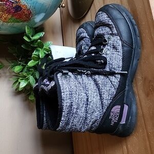 The North Face size 6 lace up ancle  boots